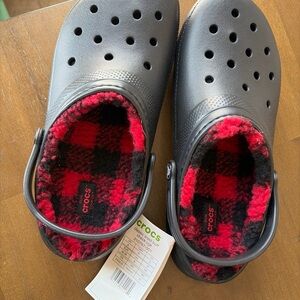 CROCS Kids Black Red Plaid buffalo check Lined youth J6 NWT NEW clogs shoes
